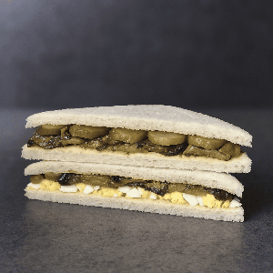 Queso y pepinillos
