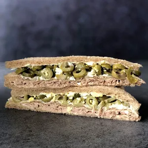 Atún, olivas y huevo