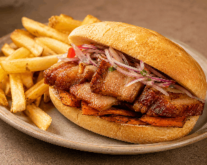 Pan con Chicharrón